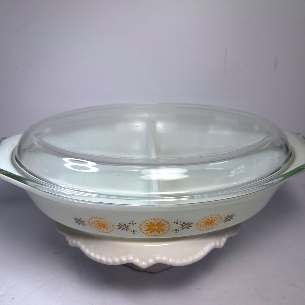 Vintage Pyrex 1.5 Qt Butterfly Gold Casserole Dish w/ Clear Glass Lid